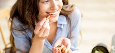 When to eat nuts? Morning, afternoon or evening?